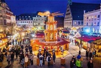Zwickauer Weihnachtsmarkt: Händler dürfen länger öffnen - Der Zwickauer Weihnachtsmarkt findet nach zwei Jahren Corona-Pause wieder statt.