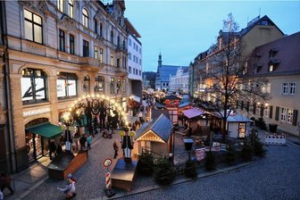 Zwickauer Weihnachtsmarkt öffnet trotz Glatteis-Warnung - Der Weihnachtsmarkt Zwickau soll trotz Glatteis-Warnung vom Deutschen Wetterdienst wie geplant öffnen.