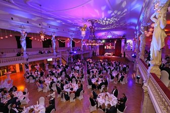 Zwickauer Wirtschaft feiert in der "Neuen Welt" - Der Zwickauer Wirtschaftsball wurde im Jugendstilhaus "Neue Welt" zelebriert.
