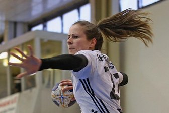 Zwickauerin voller Vorfreude auf die Bundesliga - Jenny Choinowski fliegt in den Kreis. 