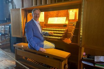 Zwickaus Domkantor im Ruhestand spielt die Orgel der Lukaskirche in Planitz - Henk Galenkamp, hier an der Orgel im Dom, spielt am Sonnabend in der Lukaskirche.