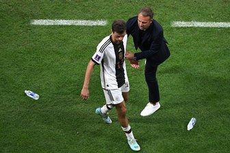 Zwickaus einstiger DDR-Auswahltorhüter Jürgen Croy mahnt: Nationalelf muss zurück zu den Wurzeln - Deutschlands Trainer Hans-Dieter Flick und Deutschlands Thomas Müller.