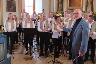 Zwickaus Ex-OB Vettermann moderiert Konzerte der Scheffelberger Musikanten in Dänemark - Zwickaus Ex-OB Dietmar Vettermann beim Kirchenkonzert der Scheffelberger Musikanten auf Ærø/Aerö.