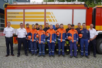 Zwickaus Feuerwehrnachwuchs besteht Prüfung - Jugendliche aus Rottmannsdorf, Auerbach und Stadtmitte mit ihren Betreuern.