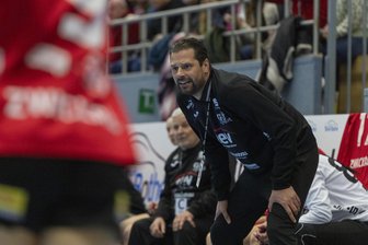 Zwickaus Handball-Trainer Norman Rentsch im Exklusiv-Interview: „Wir müssen uns als BSV Sachsen für Tabellenplatz 10 nicht schämen“ - Norman Rentsch gibt als Trainer der Bundesliga-Handballerinnen des BSV Sachsen Zwickau bei jedem Spiel an der Seitenlinie alles. Bisweilen brachte ihm das in der Vergangenheit auch schon eine angeschlagene Stimme nach einer Partie ein.