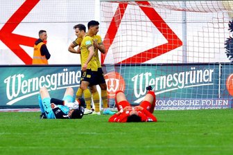 Die FSV-Spieler am Boden: Die Heimniederlage gegen Dynamo Dresden besiegelt Zwickaus Abstieg aus der 3. Liga.