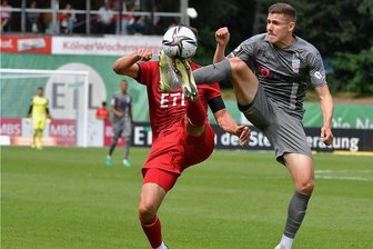 Zwickaus Trainer muss sein Team umbauen - Gegen Viktoria Köln gelang Marius Hauptmann (rechts/hier im Fußduell mit Maximilian Rossmann) sein bisher einziger Saisontreffer.