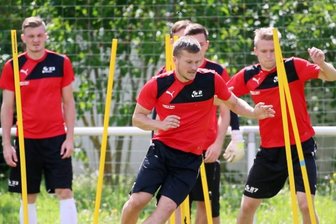 Zwickaus Wolf zeigt sich angriffslustig - Patrick Wolf (vorn) kämpfte sich nach einer schweren Verletzung wieder heran.