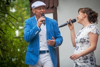 Zwini begeistert: Premiere im Schlosspark Lichtenwalde -