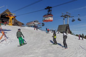 Zwischen Angst und Vertrauen: Warum am Verkauf des Skigebiets am Fichtelberg kein Weg vorbeiführt - Das Skigebiet am Fichtelberg kommt in private Hände.