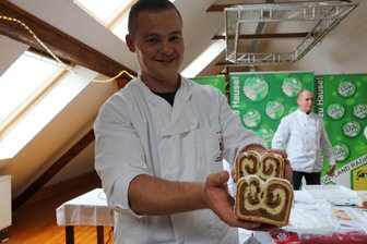 Zwischen Backstube und Bühne: Dieser Bäckermeister aus dem Vogtland sorgt sich um das alte Liedgut - Bäckermeister André Knüpfer singt gern und ist Mitglied im Männergesangsverein Ruppertsgrün.