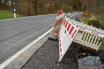 Zwischen Colditz und Königsfeld: Straßenstück bald wieder frei - Neben der S 44 zwischen Leupahn und Hohnbach gibt es noch Baugruben, an der Straße wird nicht mehr gebaut.