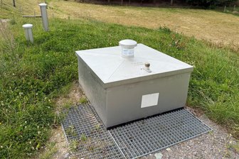 Zwischen Frankenberg, Oederan und Penig: Wasserexperten handeln wieder mit Immobilien - In Schönerstadt hat der ZWA diesen Druckminderschacht gebaut.