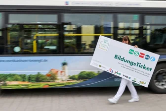 Zwischen Freiberg und Rochlitz sind rund 15.000 Fahrgäste mit dem Bildungsticket unterwegs. - Im Juli 2021 war das Bildungsticket für Schüler in Sachsen vorgestellt worden.