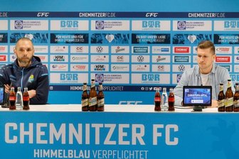 Zwischen Fußball und Fußball - Neuer Stammplatz: Barkas-Kapitän Christoph Antal ist als Pressesprecher des CFC bei allen Pressekonferenzen des Regionalligisten dabei.
