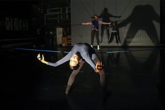 Zwischen Halloween-Partys und Premieren: Diese Highlights hat das Wochenende in Chemnitz zu bieten - Vier Stücke an einem Abend: Das Ballett Kaleidoskop feiert am Samstag Premiere. Im Bild Tänzerin So-Mi Oh bei einer Probe im Opernhaus Chemnitz.