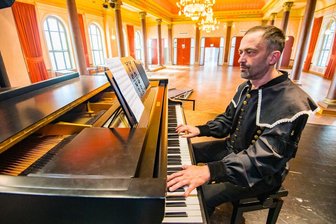 Zwischen Rap und Raachermannl: Offene Bühne für Erzgebirgische Mundartkunst im Stollberger Bürgergarten - Christian Ahner veranstaltet einen Volkskunstabend im Bürgergarten Stollberg.