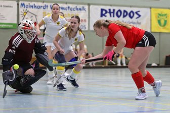 Zwischen Reife und Rausch: Die Hockeyspielerinnen des SV Motor Meerane bleiben in der Regionalliga das Maß der Dinge - Hanna Rothmund (rechts) erzielte am Sonntag drei Treffer für den SV Motor Meerane gegen Zehlendorf.