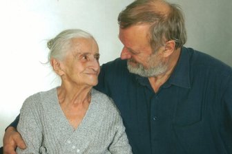 Zwischen russischer Militäradministration und Zwangsverstaatlichung: Erzgebirgische Unternehmerin feiert 100. Geburtstag - Ursula und ihr Sohn Dieter Recknagel. Weitere Kinder hat die Jubilarin nicht, dafür inzwischen zwei Enkel sowie zwei Urenkel.