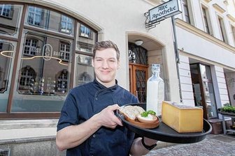 Zwischen rustikal und modern: Vogtlandmilch eröffnet Bistro in der Plauener Innenstadt - Ab Montag hält Küchenchef Tim Petzold das Zepter in der Kostbar-Küche in der Hand. Neben frischen Bowls wird es auch ein Mittagsangebot in der Herrenstraße geben.