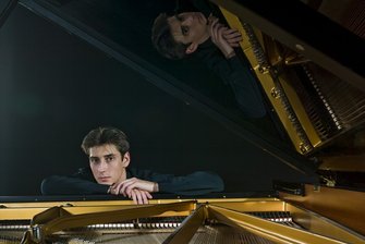 Fesselte mit seinem so virtuosen wie eindringlichen Spiel das Hirschfelder Publikum: der Pianist Jewgenij Sudbin.