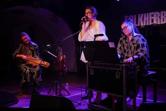 Zwischen Tradition und Moderne: Musikerinnen aus Skandinavien begeistern beim Folkherbst in Plauen -