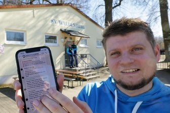 Zwischen Training und Punktspielen schnell auf Baustelle: Welches Projekt die Kicker aus Waldenburg zusammenschweißt - Abteilungsleiter Martin Böhm zeigt die Whatsapp-Gruppe „Entkernung Sanitärtrakt“.