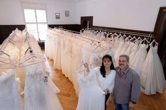 „Zwischen Tüll und Tränen“: Glauchauer Brautmodengeschäft am Dienstag auf Vox - Georgina und Jens Theilig in ihrem Geschäft „Robe de mariée“ in Glauchau.