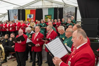 Zwischen vogtländischen Fichten: Beerheide macht sich startklar für Freiluftkonzert - Vergangenes Jahr fand das Pfingstsingen wegen schlechtem Wetter im Zelt statt.