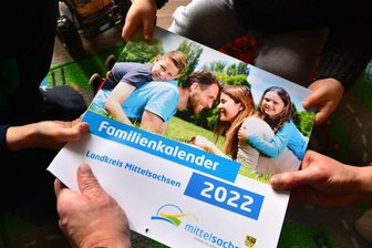 Zwölf Monate für Mittelsachsens Familien - Die gemeinsame Auszeit, Hilfen bei Rechtschreibschwäche und Ideen für demokratische Beteiligung schon junger Menschen sind nur drei der Themen im neuen Familienkalender des Landkreises.