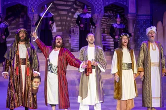 Zwölf Tipps zum Sommer-Open-Air „Der Medicus“ im Plauener Parktheater: Was Besucher jetzt wissen müssen - Mit dem „Medicus“ will das Theater Plauen-Zwickau auch eine große Show bieten.