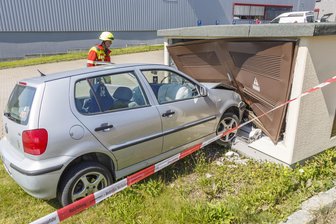 Zwönitz: Auto kracht gegen Trafostation -