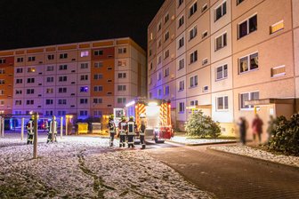 Zwönitz: Feuerwehr rückt zu Kellerbrand in Mehrfamilienhaus aus - Die Feuerwehr musste zu einem Kellerbrand in der Zwönitzer Lessingstraße ausrücken.