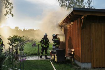Zwönitz: Feuerwehr übt Laubenbrand mit vermisster Person -