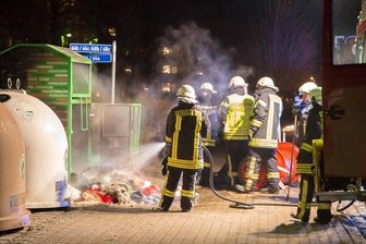 Zwönitz: Kleidercontainer in Flammen -