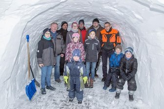 Zwönitz: Schneehöhle XXL bietet bis zu 30 Menschen Platz -