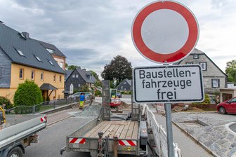 Zwönitz: Straßensperrung nach Stromleitungsschaden dauert an - Wegen einer Havarie an der Stromleitung ist die Niederzwönitzer Straße voll gesperrt.