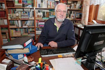 Zwönitzer Alt-Bürgermeister schreibt heitere Geschichten - Uwe Schneider arbeitet an der 2. Zwönitzer Chronik.