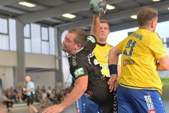 Zwönitzer bremsen Verkehrsbetriebe aus - Jiri Brecko zeigte auch gegen die SG LVB Leipzig seine Klasse und traf fünfmal ins Schwarze.