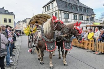 Zwönitzer feiern begeistert ihre Kirmes - Am Sonntag gab es zur Zwönitzer Kirmes den Festumzug der Vereine und Gewerbetreibenden.