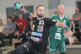 Zwönitzer feiern doppelt - Mit 9 Treffern war Tommy Löbner der erfolgreichste Werfer der Zwönitzer Handballer, die sich zum Auftakt der Sachsenliga-Saison mit 29:28 gegen die HSG Freiberg II durchgesetzt haben. 