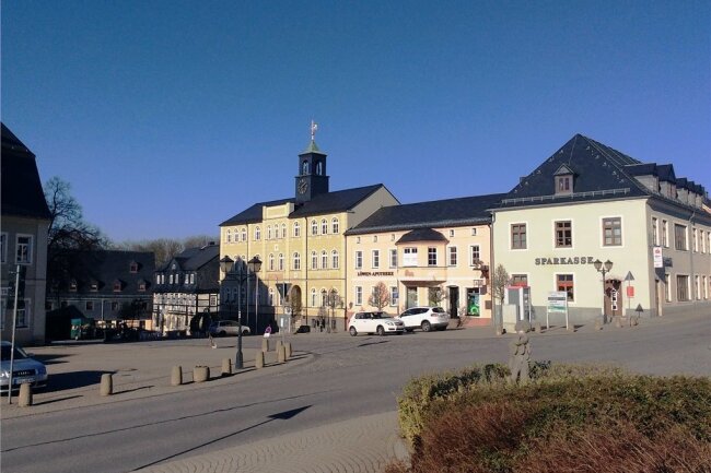 Zwönitzer gedenken Pandemie-Opfer - Der Marktplatz in Zwönitz. 