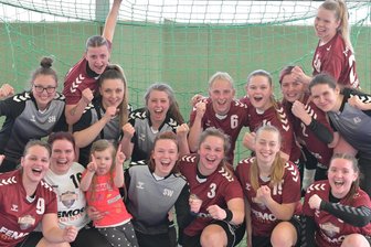Zwönitzer Handballteams beenden Saison mit Sieg und Unentschieden - Überzeugende Rückrunde, Klassenerhalt geschafft: Die Zwönitzer Handballerinnen haben allen Grund zur Freude.