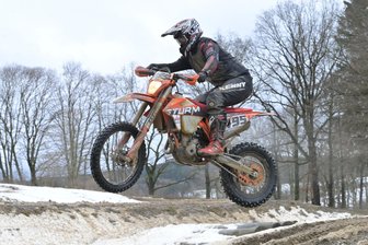 Zwönitzer Motorsportclub lädt zum Heiligabend-Enduro ein - Im vergangenen Jahr drehten zu Heiligabend zahlreiche Fahrer ihre Runden, zum Beispiel Philipp Görner.