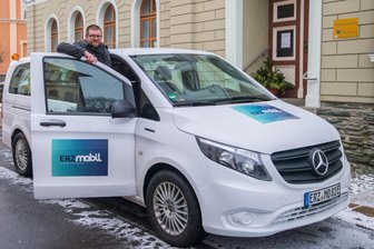 Zwönitzer Rufbus: Erzmobil begeistert Tester des Autoclubs Europa - Das Erzmobil ging 2022 an den Start; im Bild Dr. Martin Benedict, der Leiter des Zwönitzer Smart-City-Projektes.