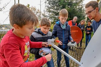 Zwönitzer Schüler wollen zum Südpol funken: Antarktis, bitte kommen! - Schüler des Matthes-Enderlein-Gymnasiums in Zwönitz wollen zum Südpol funken. Die Technik wurde vom Amateuerfunksatelliten-Verein Amsat zur Verfügung gestellt.