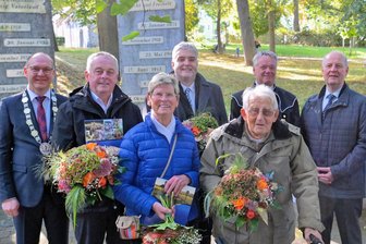 Zwönitzer vergeben Gold, Silber und Bronze - Bürgermeister Wolfgang Triebert (li.) und der Beigeordnete Andy Kehrer (re.) mit Falk Zölsmann, Monika Krüger, Stephan Wappler, Heinz Buschmann und Uwe Steinberg (v.li.)
