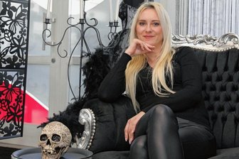 Zwönitzerin will nicht mehr zur Fashion Week - Ina Riedel hat die Coronazwangspause genutzt, um sich neu aufzustellen: Im "Kleiderwahnsinn" setzt sie nun fast ausschließlich auf Maßanfertigungen und individuelle Kundenwünsche.